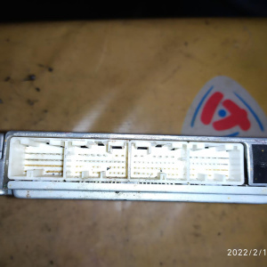 Компьютер ДВС Toyota Isis 1ZZ ZNM10 a/t мех. заслонка U341E 9 конт. ( контакты разъёмов в 4 ряда )