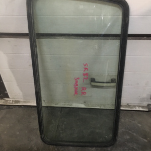 Стекло собачатника Mazda Bongo SK82V зад, прав