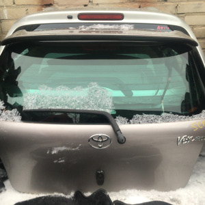 Дверь задняя Toyota Vitz NCP1# RS (спойлер)