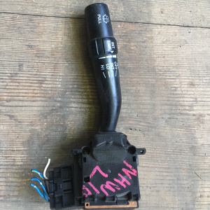 Блок подрулевых переключателей TOYOTA Prius NHW10 L