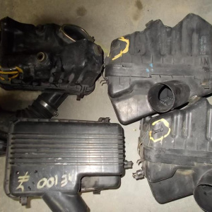 Корпус воздушного фильтра TOYOTA AE/EE100 (17701-15260) деф.крепл.жгута