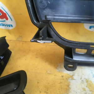Решетка радиатора TOYOTA Noah ZRR70 дефект крепления 53101-28530