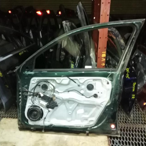 Дверь боковая Volkswagen Passat B5/3B2/3B3/3U4 '1996-2000 перед, прав в сборе (дефект)
