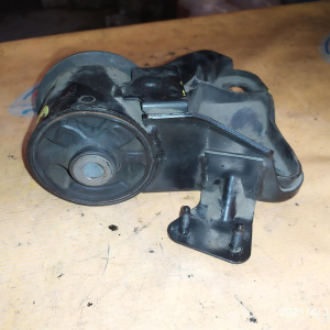 Подушка двигателя Mazda FP Capella GF8P/GW8W '1997- a/t 2-х поддонная перед, лев ( GA2C ) GE6T-39-070A