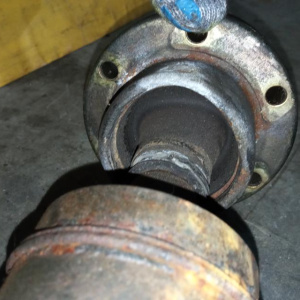 Кардан Audi B6/8E2 A4 BBJ/AKE/AMB R 1.8T 5AT (дефект подвесного) 8E0521101D
