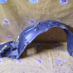 Подкрылок TOYOTA Isis ZNM10 R