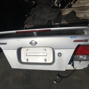 Крышка багажника NISSAN Bluebird U14 со спойлером