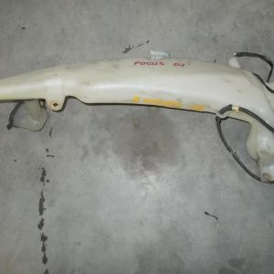 Бачок омывателя Ford Focus 1 CAK Sedan USA + насос1 выход '1998-2005