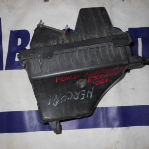 Корпус воздушного фильтра Ford Escape TM1 USA Mercury Mariner '2002