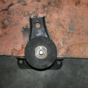 Подушка двигателя Suzuki M13A Swift ZC11S/ZC71S перед, прав