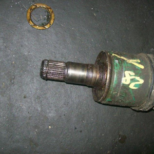Привод Mitsubishi V24W/V46W Pajero перед, лев 28 шл.
