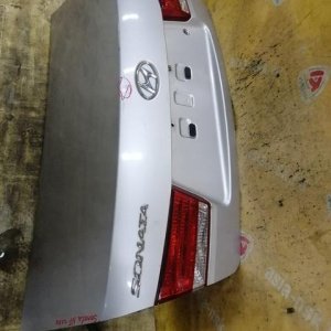 Крышка багажника Hyundai Sonata NF/EK '2005-2010 с фонарями (дефект, вмятина, ржавчина)