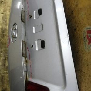 Крышка багажника Hyundai Sonata NF/EK '2005-2010 с фонарями (дефект, вмятина, ржавчина)