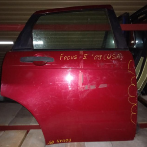 Дверь боковая Ford Focus 2 CAP/CB3 '2007-2011 зад, прав Америка, Седан, в сборе (дефект, вмятины)