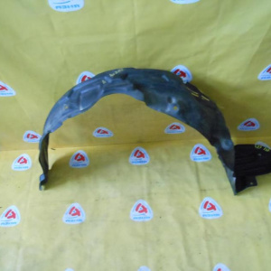 Подкрылок TOYOTA Wish ZNE10 '2005 перед, лев
