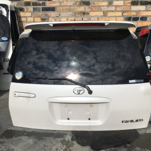 Дверь задняя TOYOTA Raum EXZ10/EXZ15 спойлер