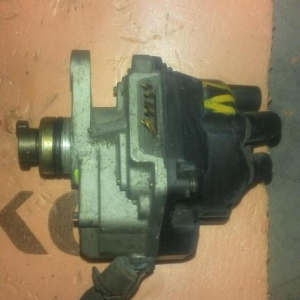 Трамблер NISSAN KA24 U30/N30 6/2 к.дефект крышки