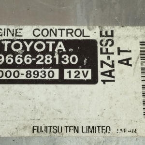 Компьютер ДВС Toyota Noah 1AZ-FSE AZR60 a/t