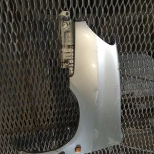 Крыло TOYOTA Raum EXZ10 перед, лев Дефект