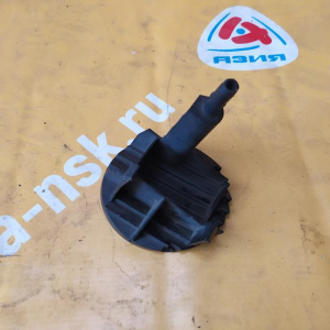 Заглушка в бампер Toyota Noah AZR60 L тум.52-040