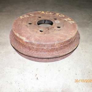 Барабан тормозной TOYOTA ACV30 R Скол из нутри. 42431-33111