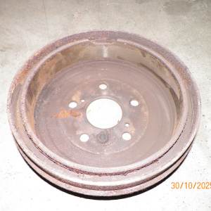 Барабан тормозной TOYOTA ACV30 R Скол из нутри. 42431-33111