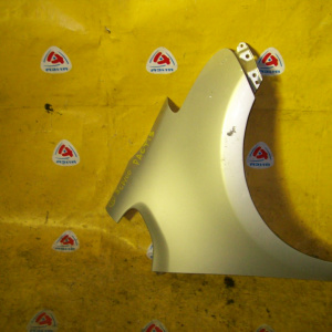 Крыло TOYOTA Ractis NCP100 перед, прав