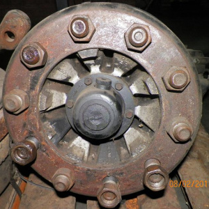 Ступица Freightliner F170 CAT3126 '1999 перед, лев