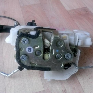 Замок двери Honda CL7/CM2 Accord 2 фишки перед, лев