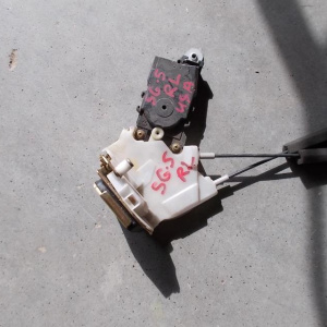 Замок двери Subaru SG5 Forester (USA) зад, лев