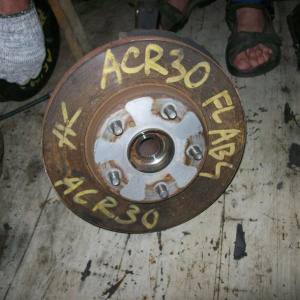 Ступица TOYOTA ACR30/ACR30W Estima перед, лев ABS без суппорта