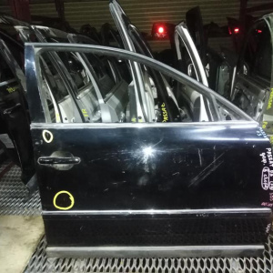 Дверь боковая Volkswagen Passat B5/3B2/3B3/3U4 '2000-2005 перед, прав в сборе (дефект)