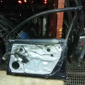 Дверь боковая Volkswagen Passat B5/3B2/3B3/3U4 '2000-2005 перед, прав в сборе (дефект)
