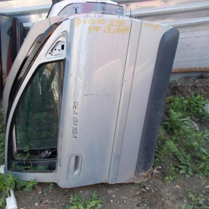 Дверь боковая Volvo V70XC/XC70 SZ '2001-2007 перед, прав в сборе (дефект)