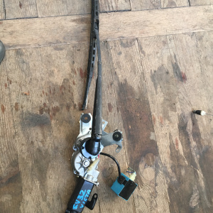 Моторчик привода дворниками TOYOTA Camry/Vista SV30 R