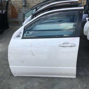 Дверь боковая MITSUBISHI Airtrek CU4W перед, лев Дефект (цена за голое железо)