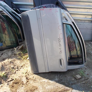 Дверь боковая Volvo V70XC/XC70 SZ '2001-2007 перед, лев в сборе (дефект)