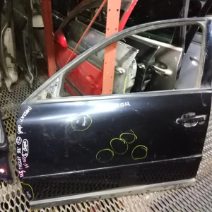 Дверь боковая Volkswagen Passat B5/3B2/3B3/3U4 '1996-2000 перед, лев в сборе (дефект)