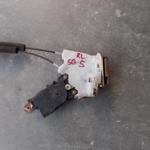 Замок двери Subaru SG5 Forester зад, лев