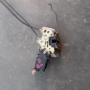 Замок двери Subaru SG5 Forester перед, прав