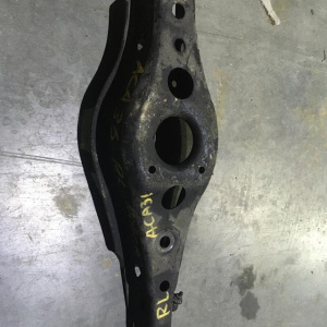 Рычаг Toyota ACA33, ACA31, ACA32, ACA36, ASA33, ASA38, ASA42, ASA44, AVA44, GSA33, QEA38, ZSA44 RAV4/Vanguard зад, лев 4WD под пружину