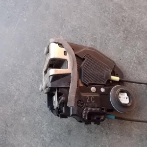 Замок двери Toyota ACA30 Vanguard зад, лев