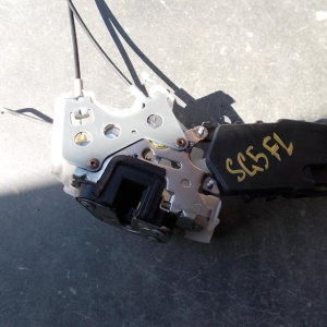 Замок двери Subaru SG5 Forester перед, лев