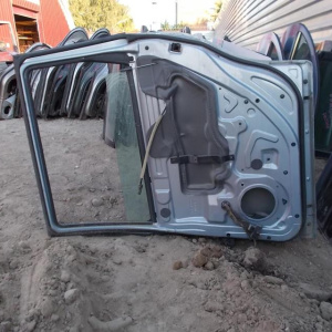 Дверь боковая Volvo V70/V70XC/XC70 SW/SZ '2000-2006 зад, прав в сборе (дефект)