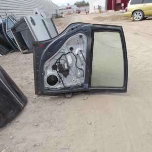 Дверь боковая Volkswagen Passat B5/3B2/3B3 '2000-2005 зад, лев Sedan в сборе (дефект)