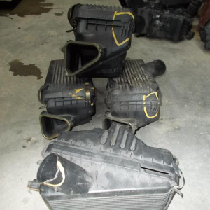 Корпус воздушного фильтра TOYOTA AT190 деф.крепл.