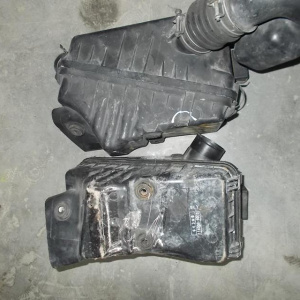 Корпус воздушного фильтра TOYOTA CT190 2C '1996 (17700-64300) деф.крепл.