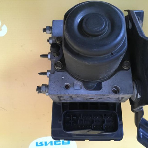 Блок ABS TOYOTA NZE124 дефект