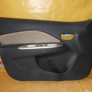 Обшивка двери Toyota Belta SCP92 перед, лев