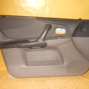 Обшивка двери Mazda Familia BJ5W перед, лев